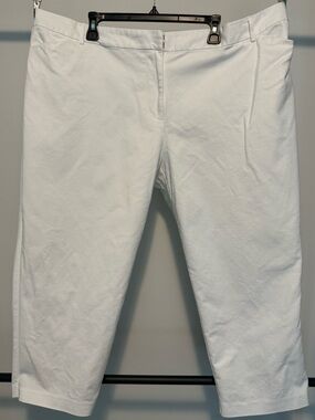 Liz Claiborne “Emma” White Cropped Pants